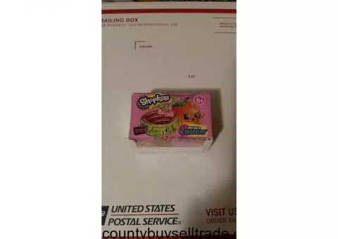 Shopkins season 4 two pack basket mystery blind pack in hand