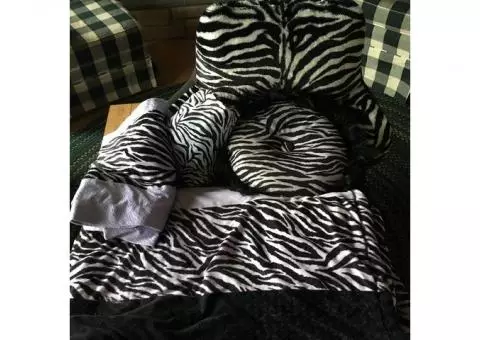 Twin zebra comforter set